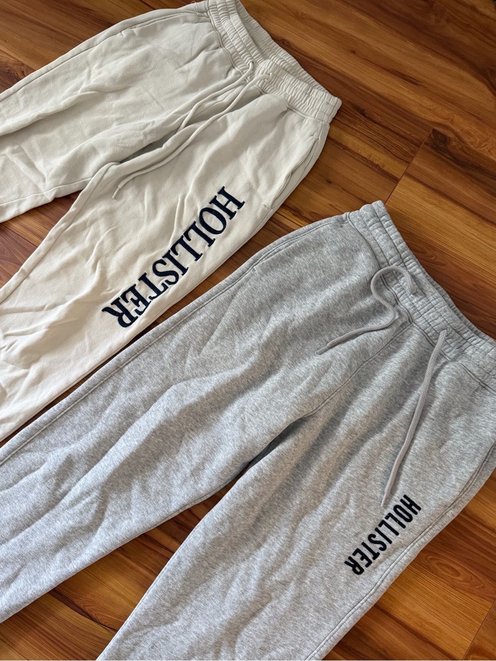 Hollister Jogger Sweatpants - Cream & Gray - Picture 2 of 4
